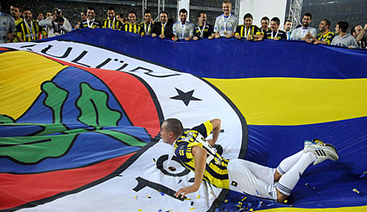 Gelb und Blau: Eine andere Farbe zählt in der Türkei derzeit nicht: Die Spieler haben ihren Spaß