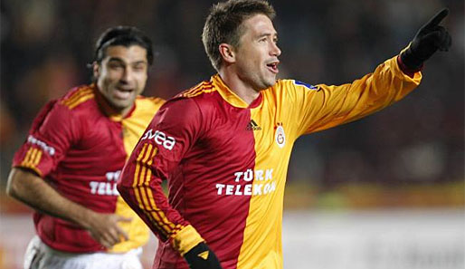 Harry Kewell (r.) sollte ursprünglich keinen neuen Vertrag bei Galatasaray bekommen: Die Türken entschieden sich nun anders. Kewell ist wieder da!