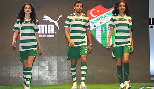 Nein, Celtic Glasgow spielt nicht ab sofort in der Türkei: Das ist das Outfit von Meister Bursaspor
