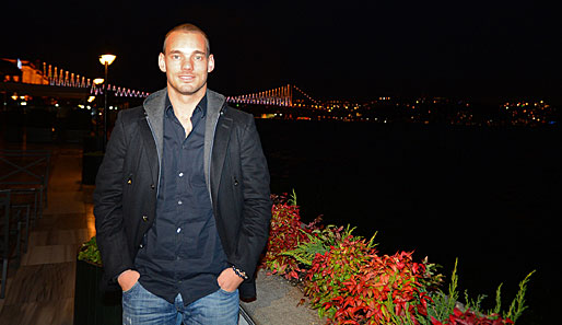 Wesley Sneijder genießt die Ruhe am Bosporus, doch sein erster Tag in Istanbul war zunächst ereignisreich