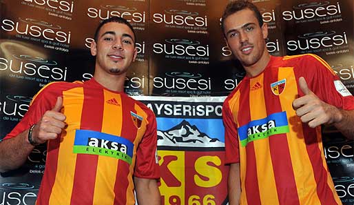 Kayserispor hat Eindhovens Nordin Amrabat (l.) und Halmstads' Emir Kujovic unter Vertrag genommen