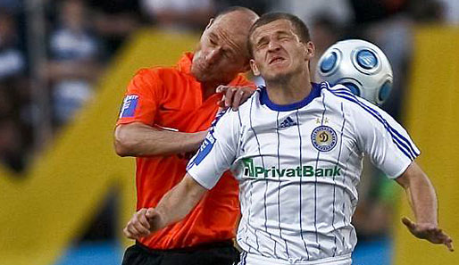 ... Alexander Aliev (r.). Er wechselte von Dynamo Kiew zu Lokomotive Moskau...