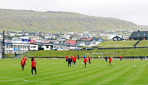 B36 Torshavn (Faröer Inseln) wird als Verein mit dem kleinsten Stadion überhaupt geführt: Zwischen 300 und 350 Zuschauern finden im Ligabetrieb Platz