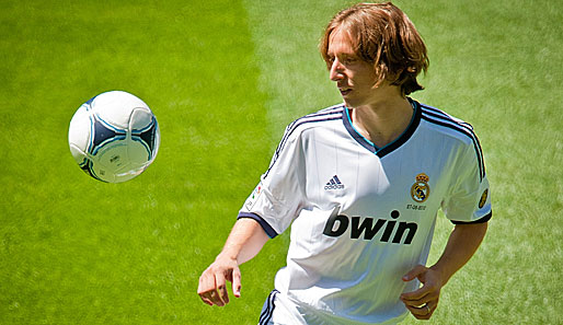 Platz 9: Nach gefühlt ewigem Hin und Her landete Luka Modric doch noch bei den Königlichen. Mit den Spurs verständigte man sich auf 30 Millionen Euro Ablöse
