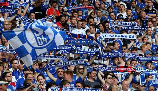 Platz 6: FC Schalke 04. Die Königsblauen können sich stets großer Unterstützung sicher sein. In der Veltins-Arena jubeln durchschnittlich 61.361 Fans über die Tore der Schalker