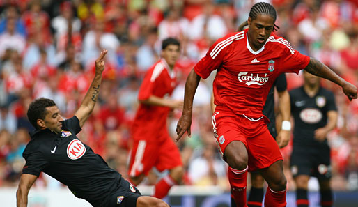 Glen Johnson (r.) steht seit dem Sommer bei Liverpool unter Vertrag, vorher spielte er bei Portsmouth.