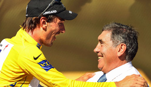 Gesamtführender bleibt Fabian Cancellara, der von der Radsport-Legende Eddy Merckx beglückwünscht wird