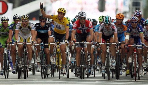 Angeführt von Fabian Cancellara protestierten die Fahrer gegen die gefährliche Streckenführung und verzichteten auf einen Sprint um Platz zwei