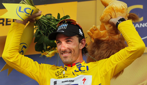 Derweil eroberte sich Fabian Cancellara das Gelbe Trikot zurück, weil er von zwei Defekten von Sylvain Chavanel profitierte
