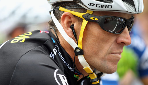 Lance Armstrong ärgerte die Tour ein letztes Mal, indem die RadioShacks mit einem (irregulären) Livestrong-Trikots an den Start gingen