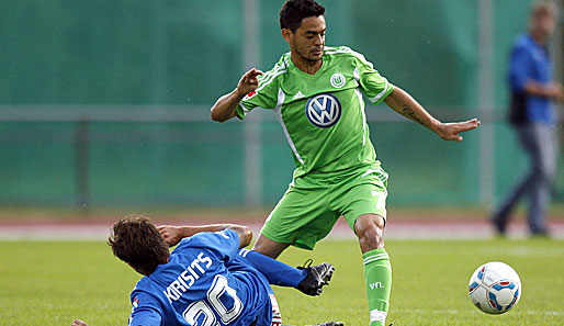 In giftigem Grün präsentiert sich der VfL Wolfsburg, hier in Person von Josue, bei seinen Heimspielen in der kommenden Saison