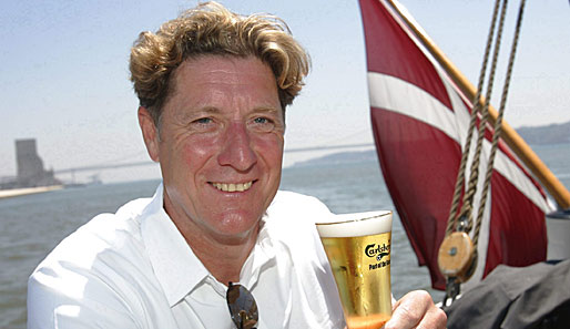 Toni Schumacher. Der "Tünn" stand zwei Mal im WM-Finale und wurde zwei Mal deutscher Meister (1978 mit Köln, 1996 mit dem BVB). Stand mit 41 noch im Tor