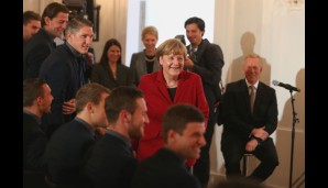Die Nationalmannschaftskollegen freuten sich über die Ankunft von Angela Merkel