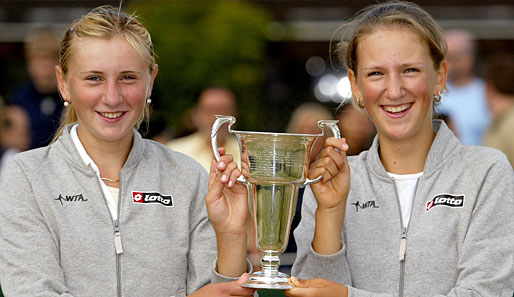 Azarenkas Karriere nahm ab 2004 Fahrt auf, zunächst noch im Juniorenbereich. Da gewann sie gemeinsam mit Volha Havartsova das Doppelturnier von Wimbledon