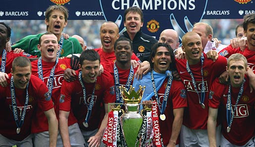 Wayne Rooney feiert mit seinem Team den Gewinn der Champions League 2008. Im Finale gewannen Sie gegen Michael Ballack und Chelsea London mit 7:6 n.E.