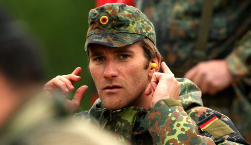 Hochkonzentriert mit Knopf im Ohr: Auch bei der Bundeswehr macht Kombinierer-Ass Ronny Ackermann eine glänzende Figur