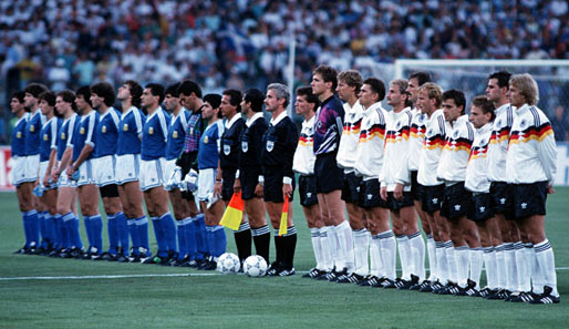 Finale, 8. Juli 1990, Deutschland vs. Argentinien. Den Argentiniern fehlen fünf Stammspieler gesperrt oder verletzt. Brehme: "Das lasse ich als Ausrede nicht gelten!"