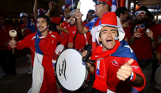 Das gilt allerdings auch für die Fans aus Chile: Die kamen sogar mit einer echten Trommel - und ohne Vuvuzela