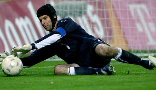 TOR: Petr Cech, 27, Tschechien, eine WM-Teilnahme, 27,5 Mio. Euro Marktwert (jeweils laut transfermarkt.de). Cech steht seit fünf Jahren im Tor des FC Chelsea