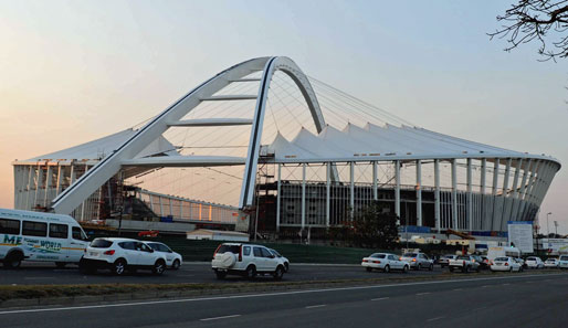 Die Bögen des Moses Mabhida Stadions in Durban symbolisieren südafrikansiche Einheit. Der 106 Meter hohe Sky Walk ist begehbar