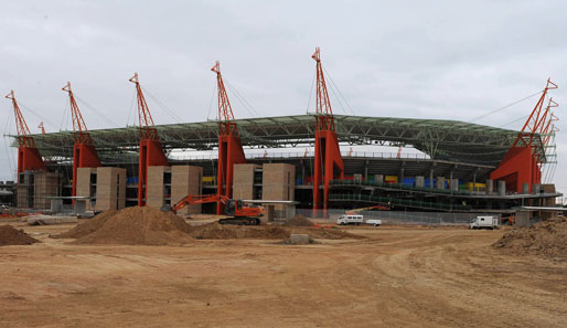 Oktober 2009: Das Mbombela Stadion in Nelspruit fasst 46.000 Zuschauer. Die Pfeiler sind der Form von Giraffenköpfen nachempfunden