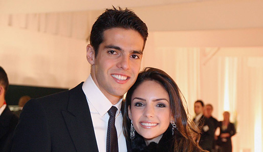 BRASILIEN: Spielmacher Kaka heiratete im Dezember 2005 seine langjährige Freundin und Verlobte Caroline Celico