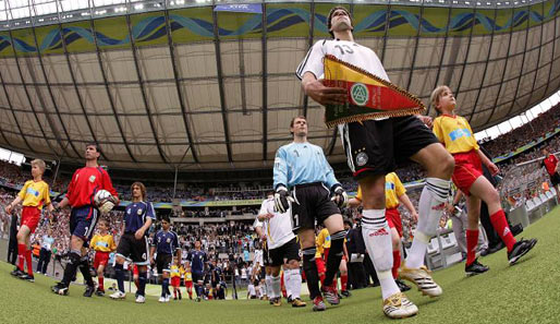 30. Juni 2006, WM-Viertelfinale. Die beiden bis dahin überragenden Mannschaften des Turniers treffen in Berlin aufeinander