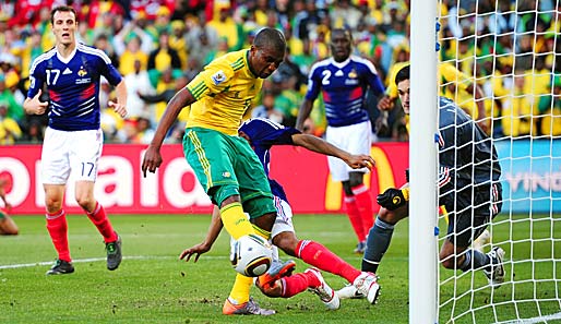 Und in der 37. Minute erhöhte Katlego Mphela nach einer unübersichtlichen Situation auf 2:0. Plötzlich schien für die Bafana Bafana wieder alles möglich