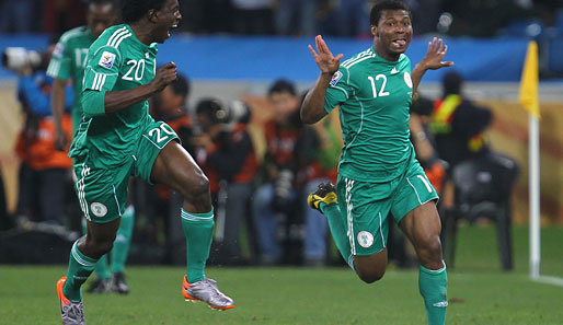 Uche trifft zum 1:0 für Nigeria und möchte am liebsten abheben