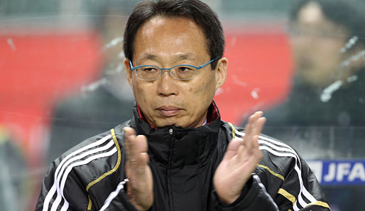 Der Trainer: Takeshi Okada, 53 Jahre, seit Dezember 2007 im Amt