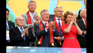 BELGIEN - RUSSLAND 1:0 - Hoher Besuch in Rio de Janeiro: Belgiens König Philippe und Königin Mathilde haben sich an der Seite von FIFA-Boss Sepp Blatter eingefunden
