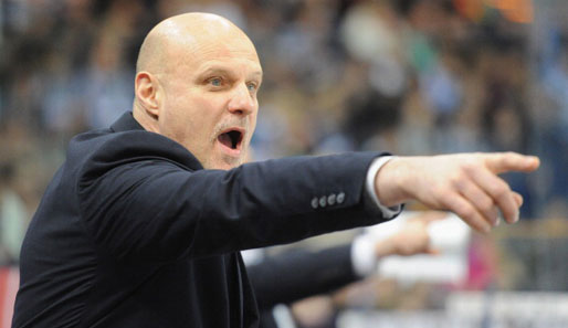 Die Hamburg Freezers und Coach Benoit Laporte arbeiten eine weitere Saison zusammen