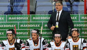 Eishockey-Bundestrainer Pat Cortina (h.) stellte wieder ein junges Perspektivteam auf