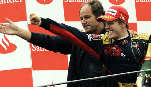 Gerhard Berger feiert zusammen mit Sebastian Vettel