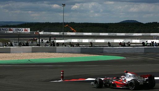 Auch in Zukunft sollen die Formel-1-Boliden über den Nürburgring donnern.