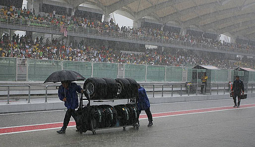 Auf dem Sepang Circuit in Malaysia ist sintflutartiger Regen fast an der Tagesordnung