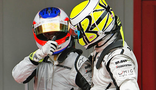 Rubens Barrichello (l.) gratulierte Jenson Button direkt nach dem Spanien-GP zum Sieg