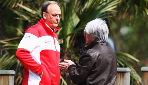 John Howett (l.) ist seit 2003 der Präsident von Toyota Motorsport