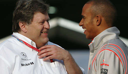 Norbert Haug und Lewis Hamilton können wieder lachen: McLarens Performance wird immer besser