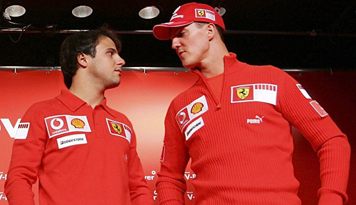 Rät seinem ehemaligen Teamkollegen Felipe Massa (l.) zur Ruhe: Michael Schumacher