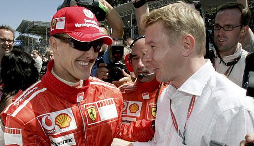 Mika Häkkinen (r.) und Michael Schumacher waren lange Jahre Weggefährten und Konkurrenten