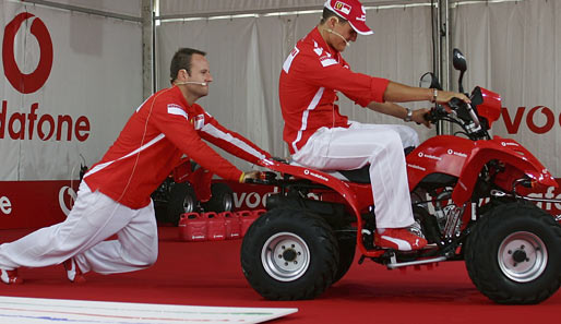 Barrichello (l.) und Schumi: Bei Ferrari (2000 - 2005) waren ihre Rollen eindeutig verteilt