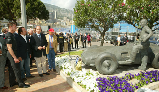 Seit 2003 befindet sich in Monte Carlo eine Statue zu Ehren des großen Juan Manuel Fangio