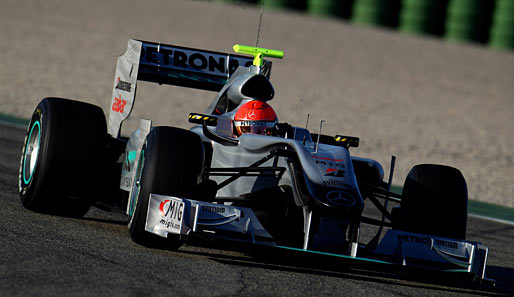 In Valencia absolvierte Michael Schumacher die ersten Tests im neuen Silberpfeil