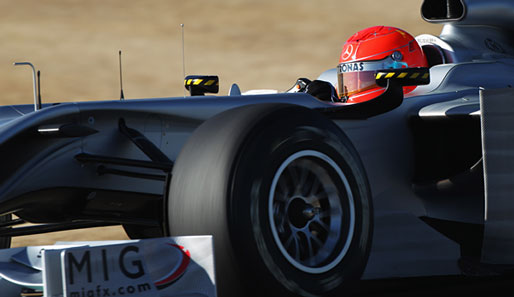 Michael Schumacher testet in Valencia zum ersten Mal seinen neuen Silberpfeil