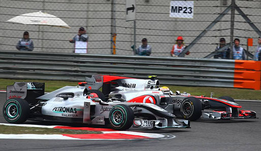 Michael Schumacher wurde in Shanghai gleich zweimal von Lewis Hamilton überholt