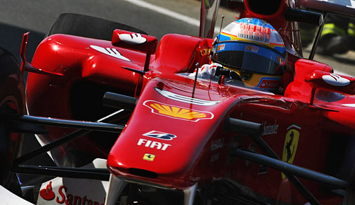 Fernando Alonso ist in Valencia mit einer B-Version des Ferrari unterwegs
