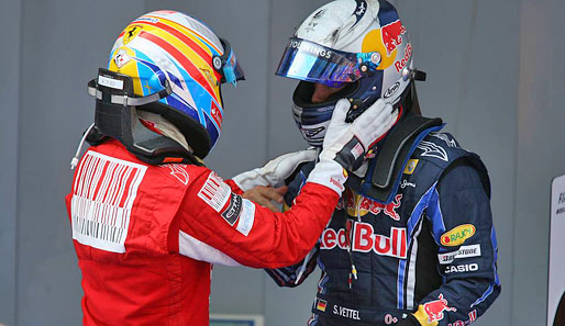Fernando Alonso (l.) und Sebastian Vettel haben 2010 schon einige Duelle ausgefochten