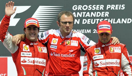 Die Enttäuschung steht Ferrari-Pilot Felipe Massa (r.) ins Gesicht geschrieben