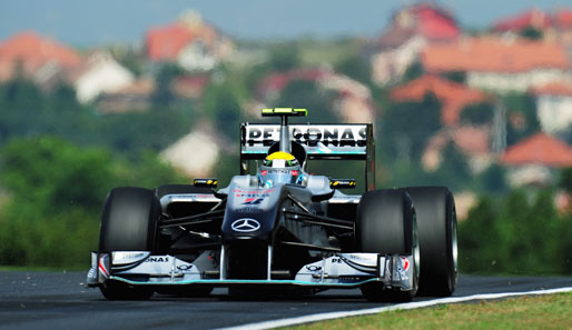 Da war der Wagen noch intakt: Nico Rosberg verlor beim Ungarn-Gran-Prix ein Hinterrrad